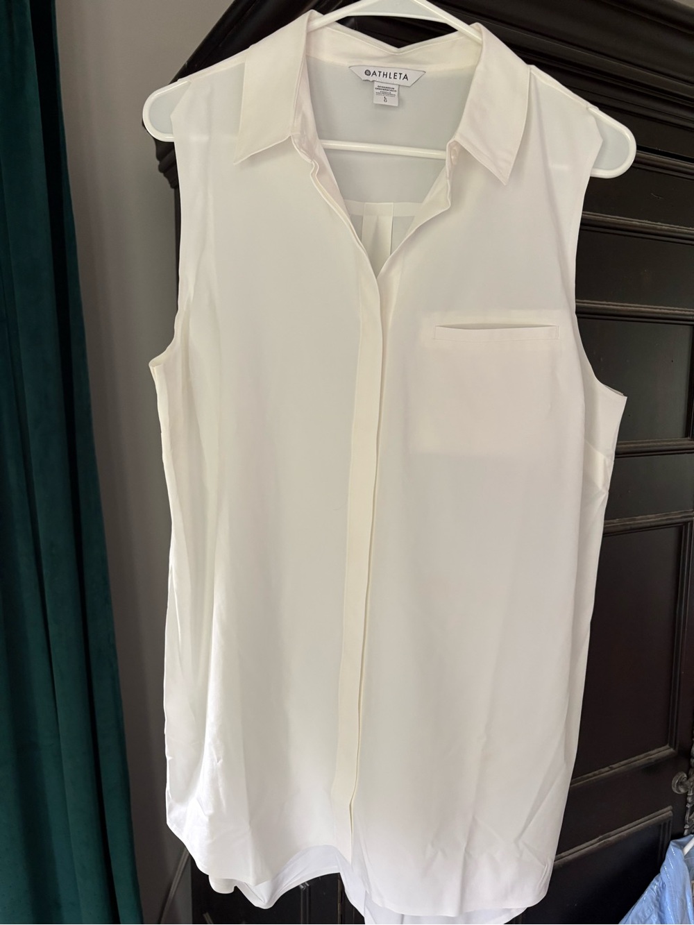 Athleta Women’s Sleeveless White Button-Front Camisole